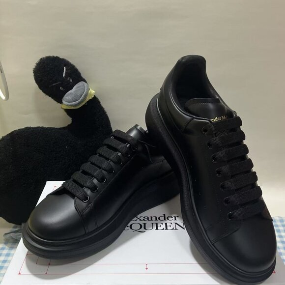Men's black Alexander McQueen sneakers - Picture 6 of 7